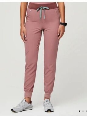New with Tags High Waisted Mauve Scrub Jogger Pants